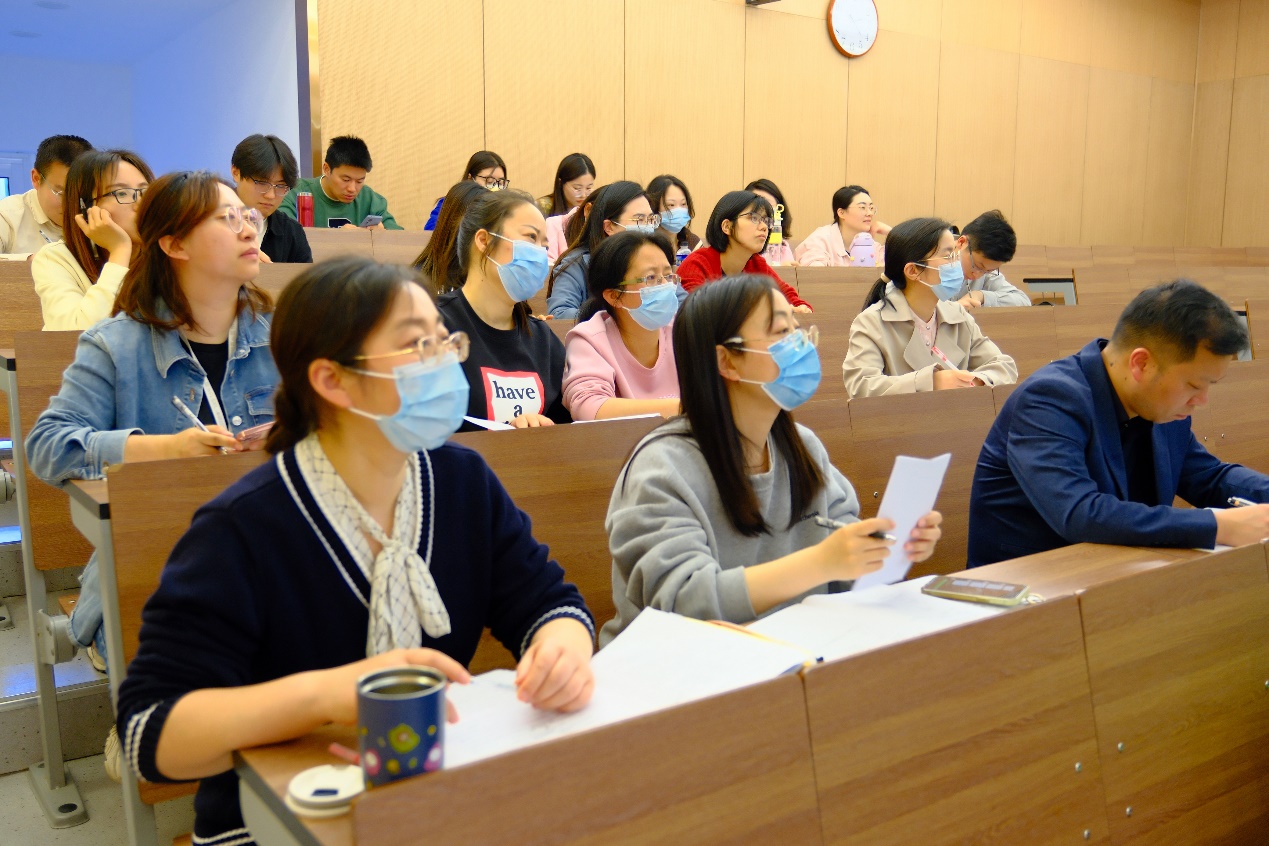 展風(fēng)采 促成長——數(shù)學(xué)組第三屆青年教師擂臺(tái)賽_html_m398b7d4c.jpg