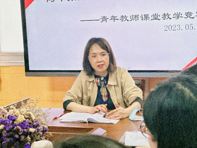 展風(fēng)采 促成長——數(shù)學(xué)組第三屆青年教師擂臺(tái)賽_html_4b9f71cc.jpg