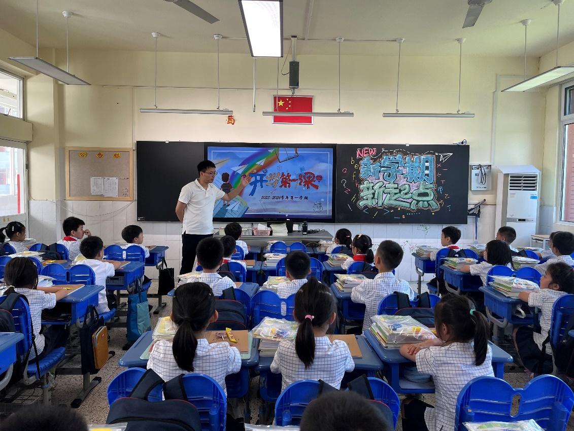 開學(xué)報到當(dāng)天的報道_html_m6249a6be.jpg 開學(xué)報到當(dāng)天的報道_html_m6249a6be.jpg